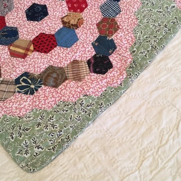 Antique Hand Quilted Flower Garden Quilt - Picture 5 of 8